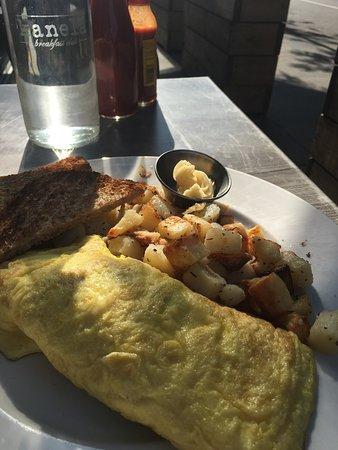 Kanela Breakfast Club